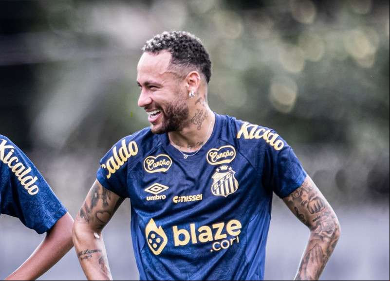 Neymar testa negativo para covid-19 e pode retomar atividades com o Santos