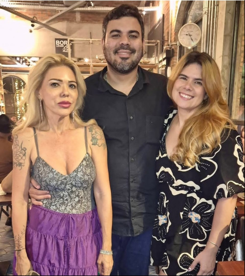 #Family - Parabéns para o querido Yan Farias (4/12)!!! Que comemorou em grande estilo com a mãe a cabeleireira e empresária Ângela Farias - by Ângela Cabelos e a irmã Annie Farias em espaço badalado. Chics!!! - (Arquivo Pessoal)