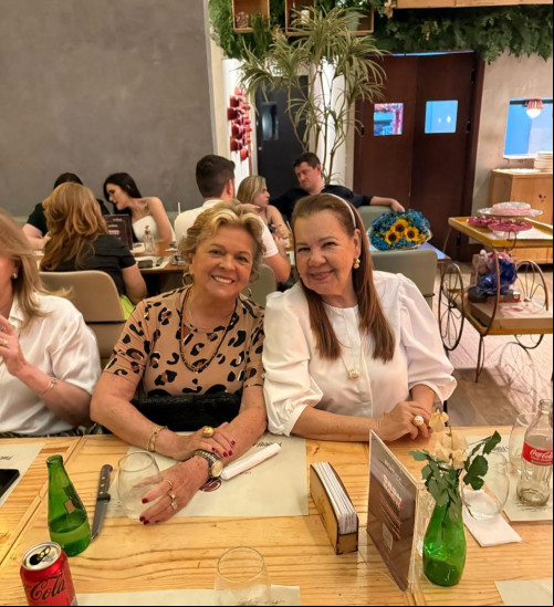 #Migas - Um click das queridas Lia Pereira e Rosinha Rufino em reunião do Closed Clube. Chics!!! - (Arquivo Pessoal)