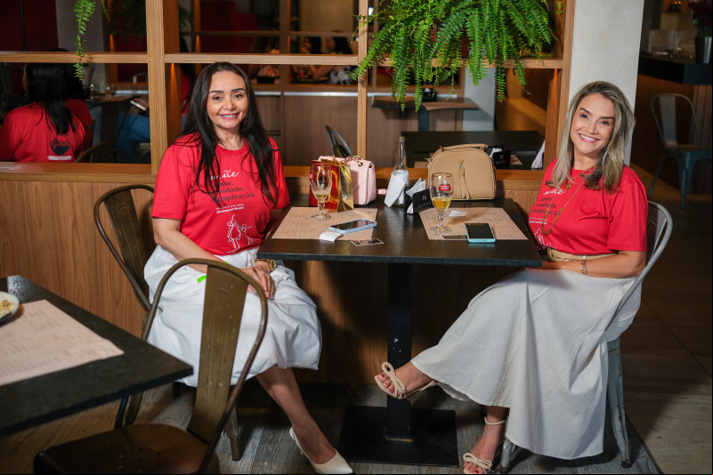  #AlmoçodasMães - Um click das queridas Normélia Cordeiro Mota e Tatyara Martins de Medeiros, no nosso evento Almoço Festivo - 'Mês das Mães', no dia 24/5. Chics!!! - (Tibério Hélio)