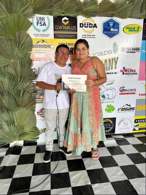  Empresária Diene Lima (Loja Favorita) recebendo certificado de patrocinador. - (Daniel Cardoso)