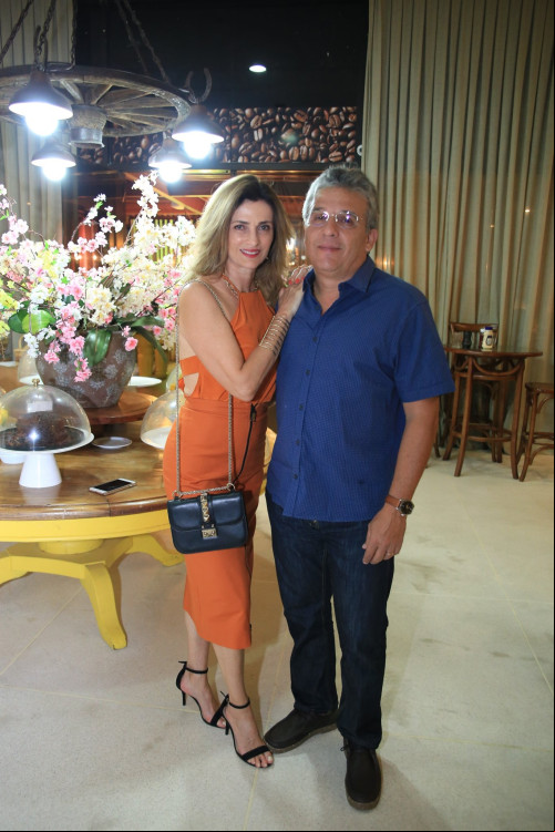 #Feliz2025 - Um click dos queridos Lavínia Brandão & Nelson Nery Costa em #tbt de um evento badalado. Chics!!! - (Tibério Helio)