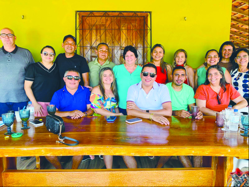 Francisca da Luz Castro, no sábado recebeu em seu Sítio amigos e familiares para comemorar sua nova idade.