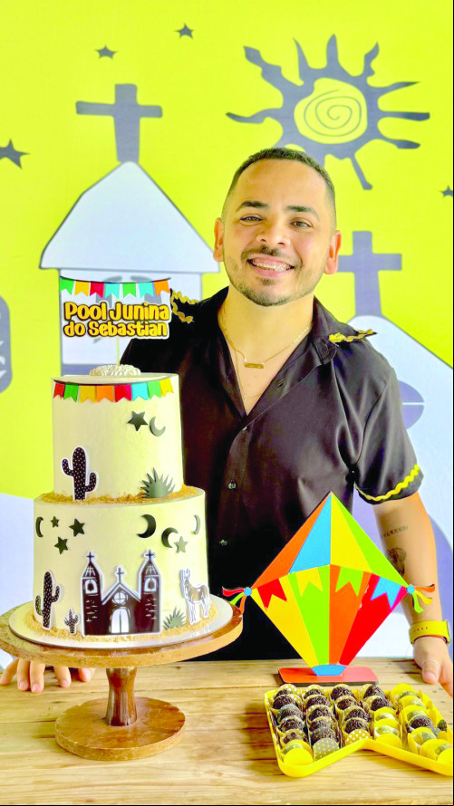 Jornalista Sebastian Pinheiro (da agência RR Comunicação)festejou sua troca de idade domingo ado em ritímo junino no Sítio Sobral ao lado de amigos. Parabéns!! - (Arquivo Pessoal)