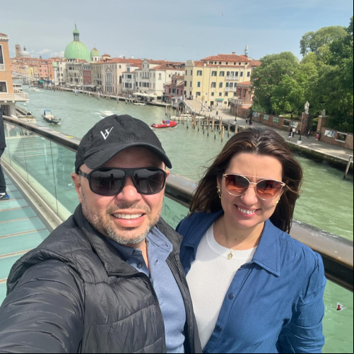 Os empresários Janesen Nildo & Priscilla Silveira estão em Veneza / Itália curtindo férias em viagem pela Europa