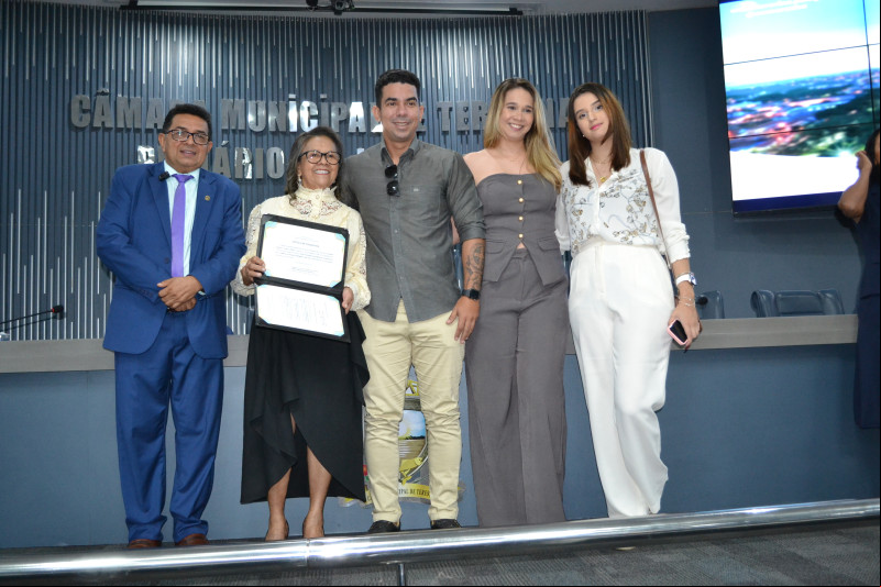 Advogada Amparo Rodrigues recebe o Título de Cidadã Teresinense