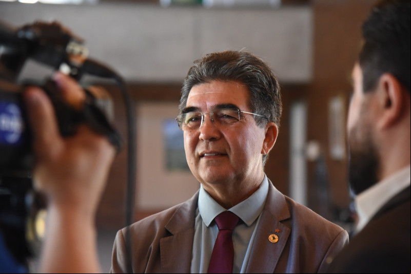 Deputado Limma durante entrevista - (Assis Fernandes/ O DIA)