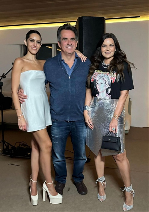 #Chá de a - Um click do Chá de a da médica Eliane Nogueira, que aconteceu no dia 23/3, em São Paulo, com os pais, o senador Ciro Nogueira e a ex-deputada Iracema Portella. Chics!!! - (Divulgação)