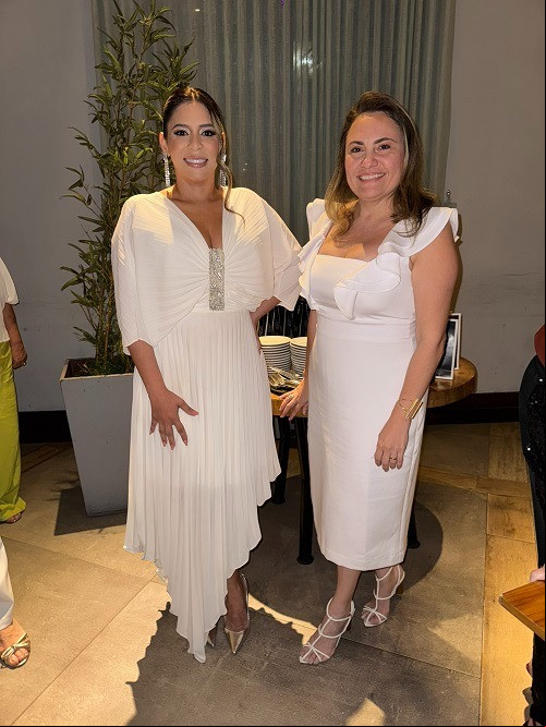 #MissadePáscoadoClube - Click das sócias e das novas sócias do Lótus Clube de Teresina, Jeanne Rosa de Lima e com a sua madrinha Polyana Melo em noite de Missa de Páscoa do Clube. Chics!!!                                                             - (Luciêne Sampaio)