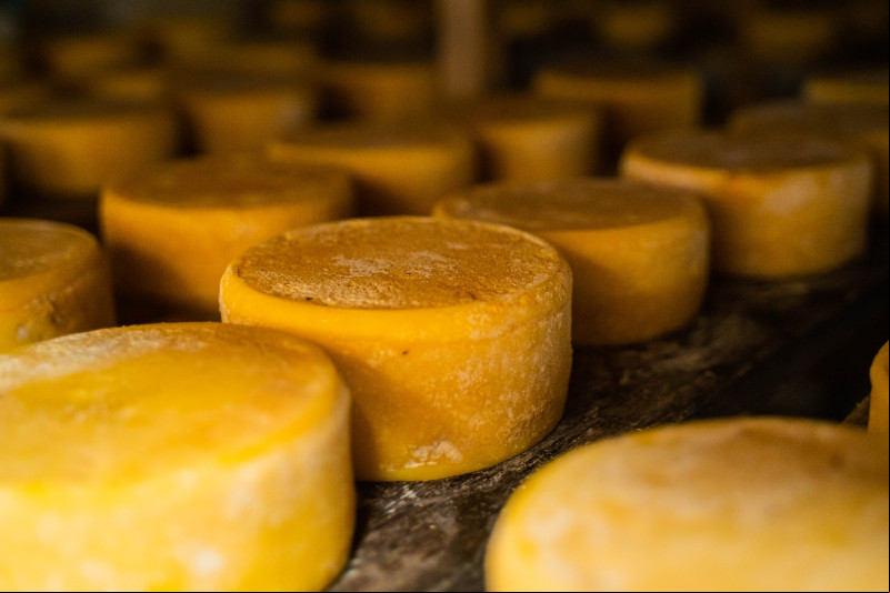 Patrimônio cultural imaterial, queijo minas artesanal carrega o sabor da tradição de MG