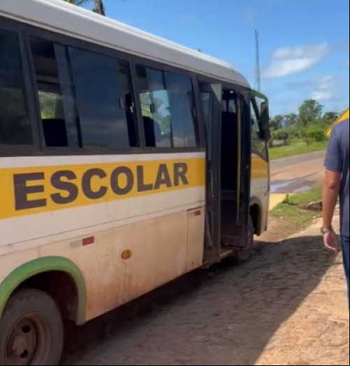 Três motoristas sem habilitação faziam transporte escolar em Porto no Piauí, denuncia vereador