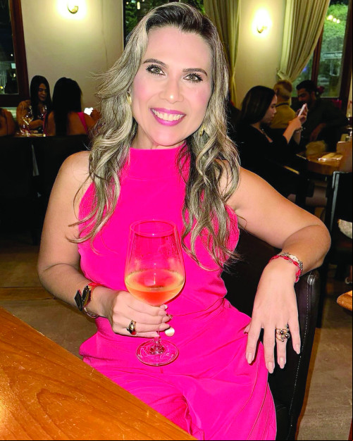 Toda felicidade do mundo, para a turismóloga  Olifranci Santana, que no dia 12 do mês em que estamos celebrou mais um ano de vida. - (Arquivo Pessoal)