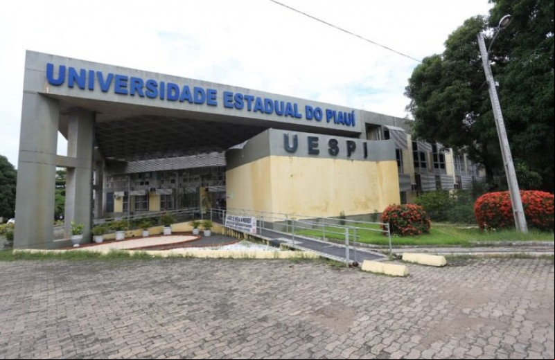 UESPI vai pagar R$ 300 para estudantes com filhos de até 5 anos; entenda